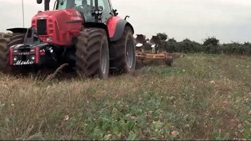 三农 农业机械欧洲SAME 220马力拖拉机使用翻转犁翻地作业